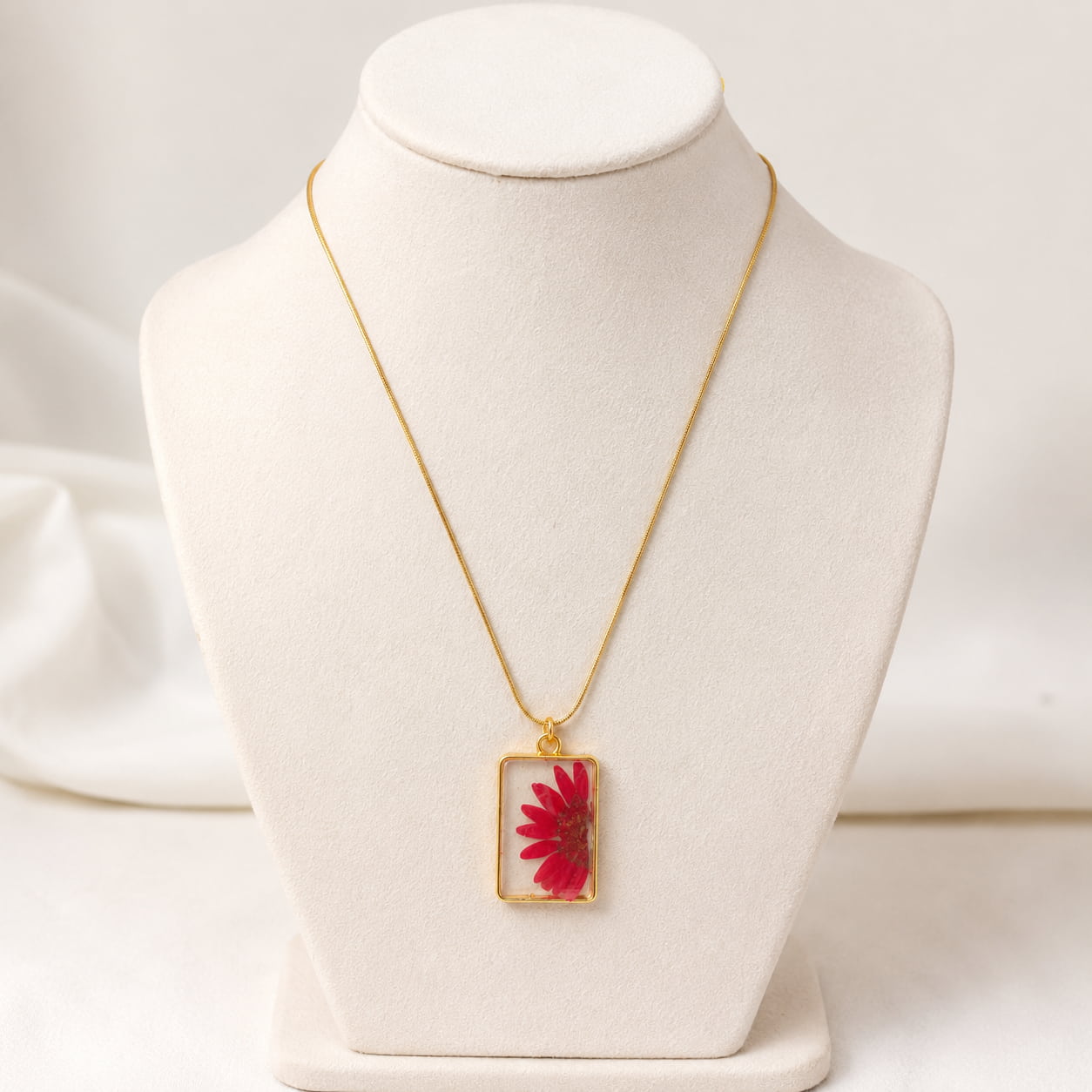 Gold Flower Pendant Necklace
